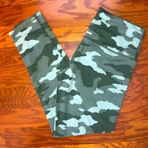 Aerie Move Green Camo Print Workout Leggings